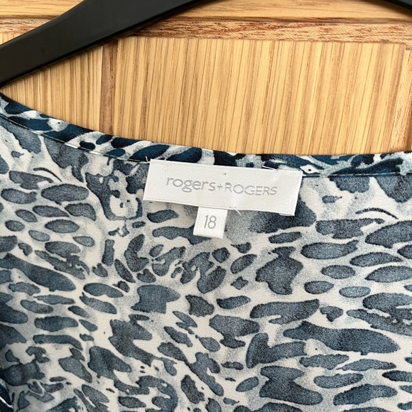 Size 18 rogers and rogers blue leopard long sleeve blouse - Picture 2 of 6